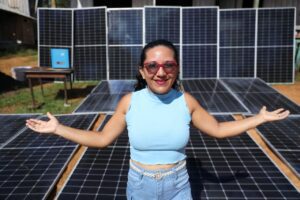 Imagem da notícia - “Vai melhorar a renda dentro da nossa comunidade”, diz moradora de comunidade que recebeu placas de energia solar