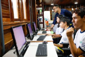 Imagem da notícia - Na Escola da Floresta, governador Wilson Lima abre ano letivo para mais de 190 mil alunos do interior