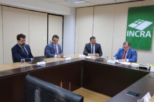 Imagem da notícia - Em Brasília, governador Wilson Lima propõe acordo de cooperação técnica com o Incra para avançar na regularização fundiária em Apuí