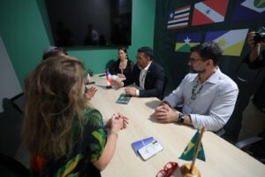 Imagem da notícia - Na COP30, governador Wilson Lima defende pauta da moradia em reuniões sobre habitação