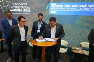 Imagem da notícia - Na COP 30, Governador Wilson Lima assina primeiro contrato de REDD+ do Amazonas e anuncia concurso histórico na Sema