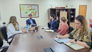 Imagem da notícia - Sema Amazonas recebe reconhecimento da Embaixada da Irlanda por queda no desmatamento e nas queimadas