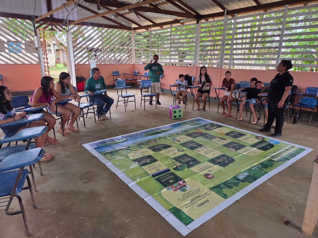 Sema realiza acao educativa sobre prevencao as queimadas e manejo de residuos na RDS Puranga Conqui