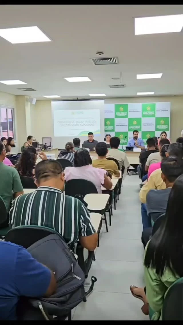 Diálogos que mudam a Amazônia 🌳🤝

Na sede da #SemaAmazonas, em Manaus, lideranças das Reservas de Desenvolvimento Sustentável (RDS) do Rio Negro e da Puranga Conquista, além do Parque Estadual Rio Negro Setor Norte, reuniram-se para tratar sobre créditos de carbono e projetos de REDD+.

📝Esta é a primeira etapa das consultas públicas às comunidades, para começar a construção coletiva das iniciativas. O próximo passo é levar a tratativa às comunidades das UC, em reuniões presenciais marcadas para ocorrer a partir de fevereiro de 2025.

A reunião faz parte dos processos de Consentimento Livre, Prévio e Informado (CLPI), que antecedem a implementação efetiva das iniciativas nos territórios protegidos.

Assista o reels para ver mais da reunião. 📲🌱

#GovernoDoAmazonas #GovAm #MeioAmbienteAm #REDD+ #CreditosDeCarbono #CLPI